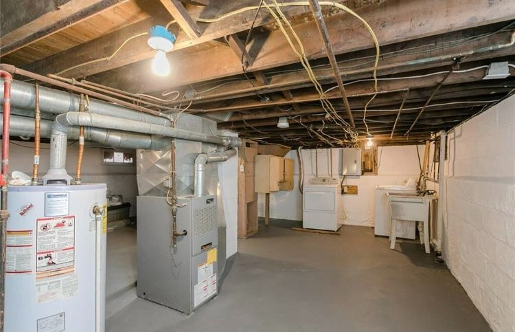 Cozy Home Available Near the City of Rochester, Rochester General and Unity Hospital! - Photo 11