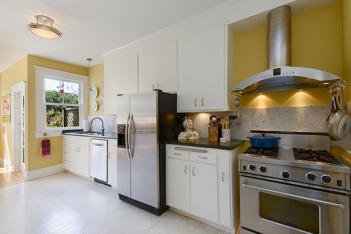 Light-filled Bedroom and Sunroom in SF's Richmond District - Photo 5