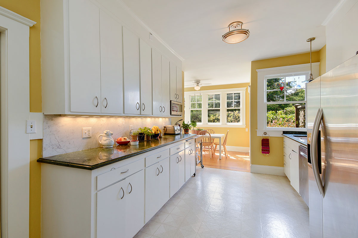 Light-filled Bedroom and Sunroom in SF's Richmond District - Photo 6