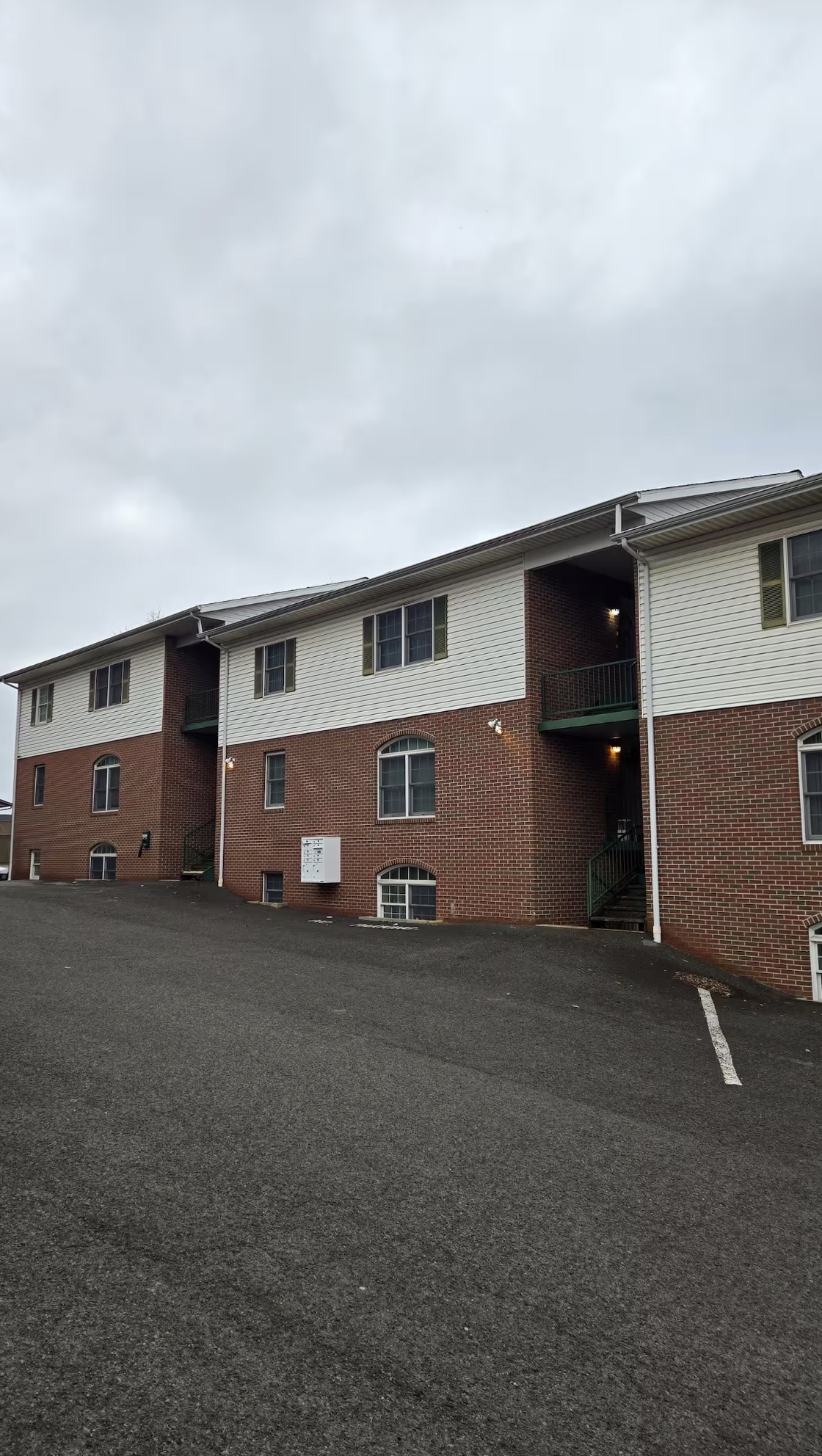 Spacious 2 Bedroom/2Bath Across From Ruby Hospital/Stadium - Photo 11