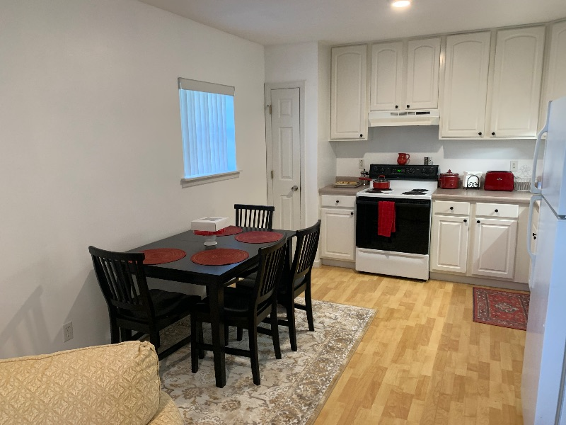 Spacious 2 Bedroom/2Bath Across From Ruby Hospital/Stadium - Photo 3