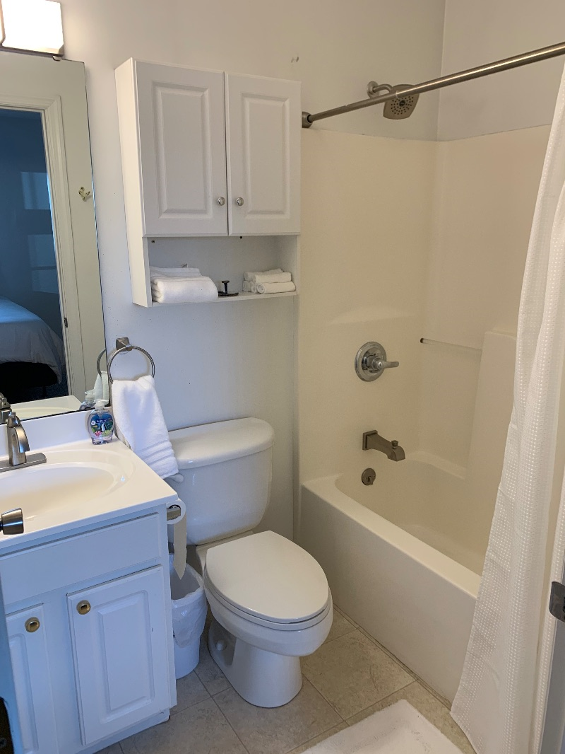 Spacious 2 Bedroom/2Bath Across From Ruby Hospital/Stadium - Photo 8