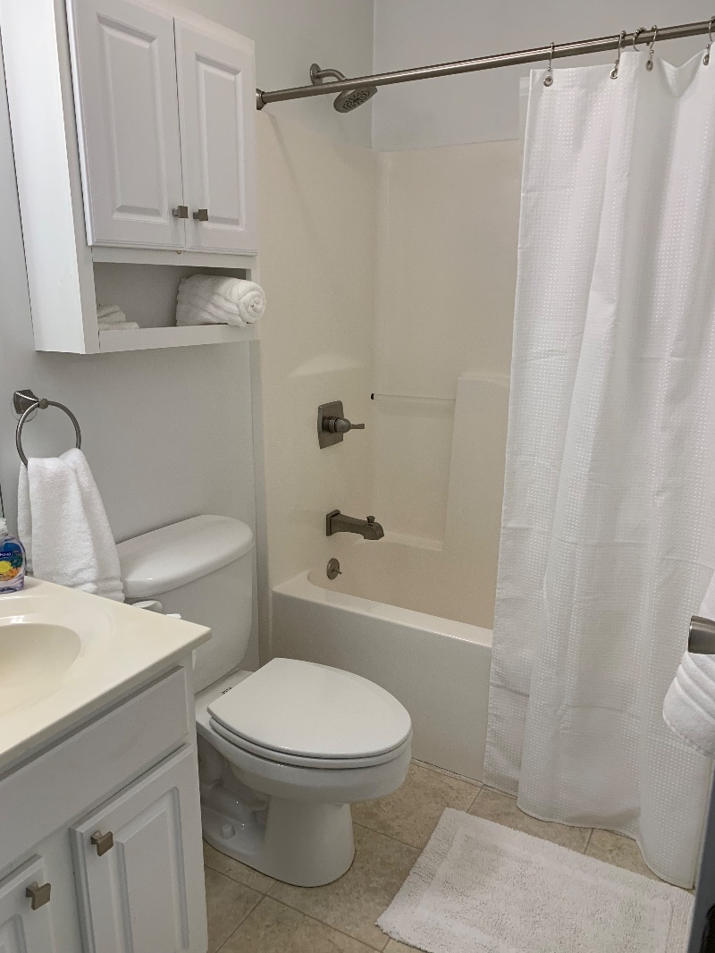 Spacious 2 Bedroom/2Bath Across From Ruby Hospital/Stadium - Photo 10