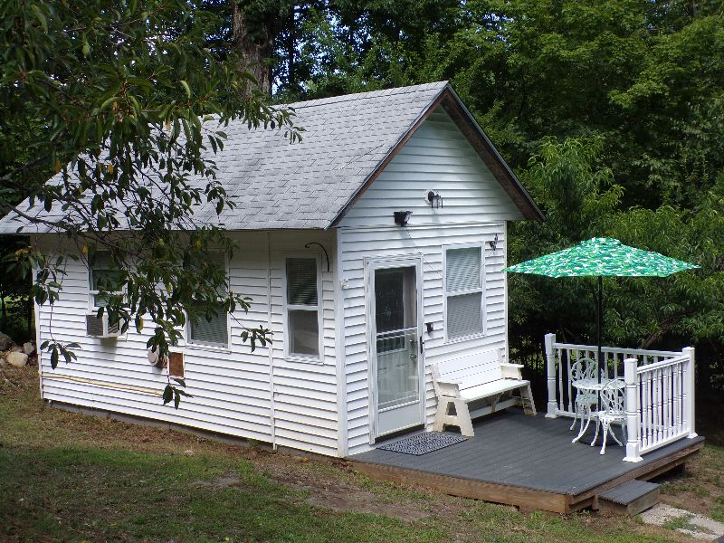 Peaceful semi-rustic cottage in Southern Vermont - Photo 3