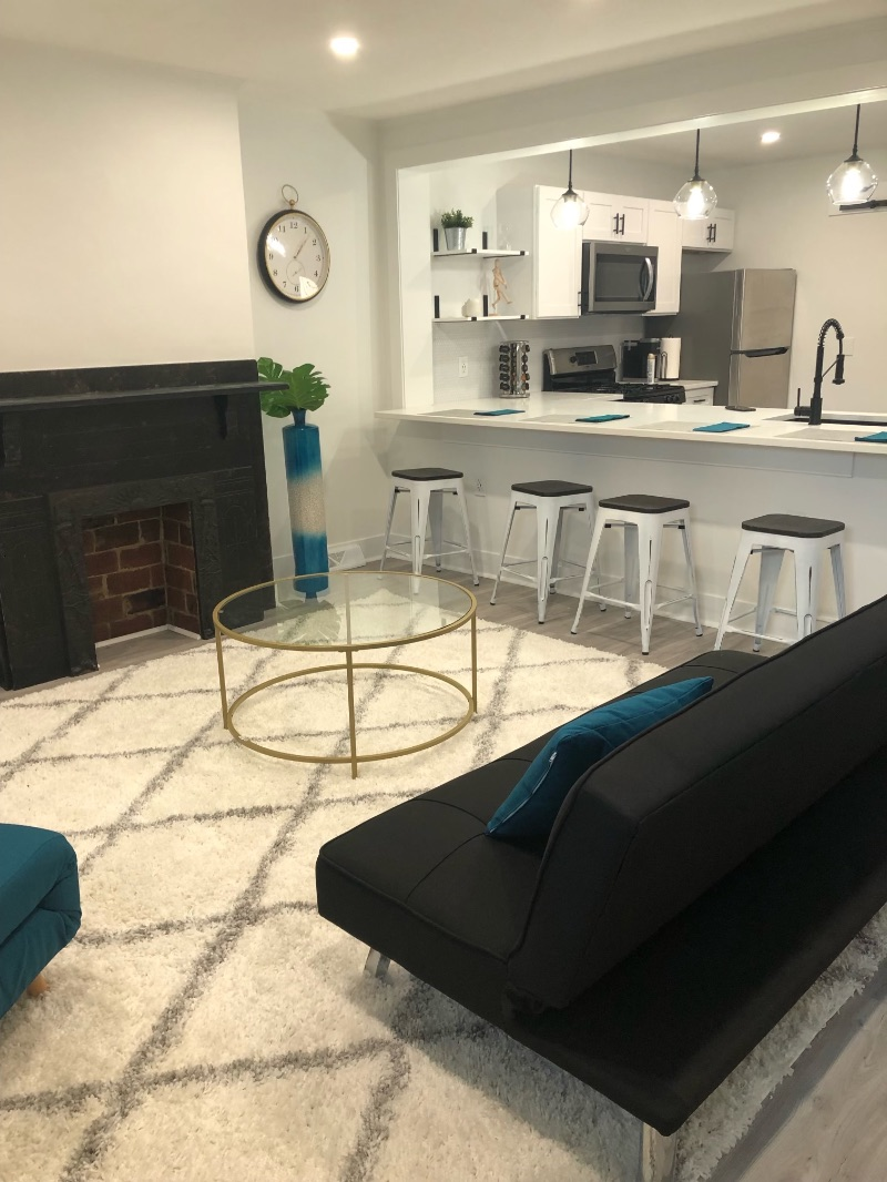 Modern Luxury Apartment with Parking in Heart of Southside