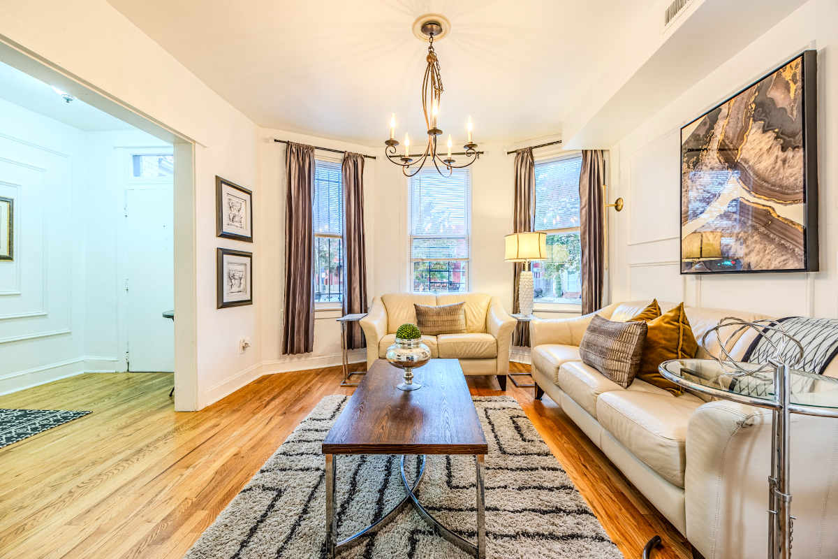 Beautiful Quaint impeccably decorated near, public transportation, restaurants and downtown, furnish - Photo 2