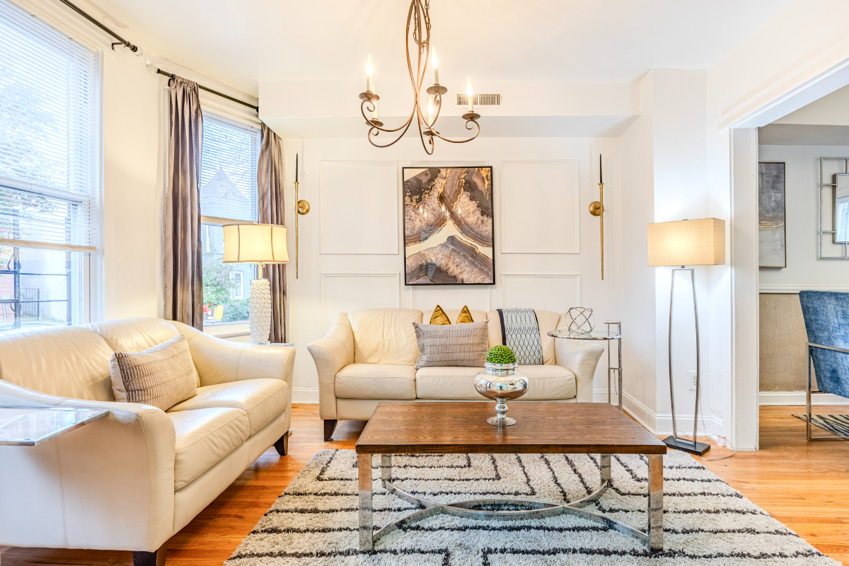 Beautiful Quaint impeccably decorated near, public transportation, restaurants and downtown, furnish - Photo 1