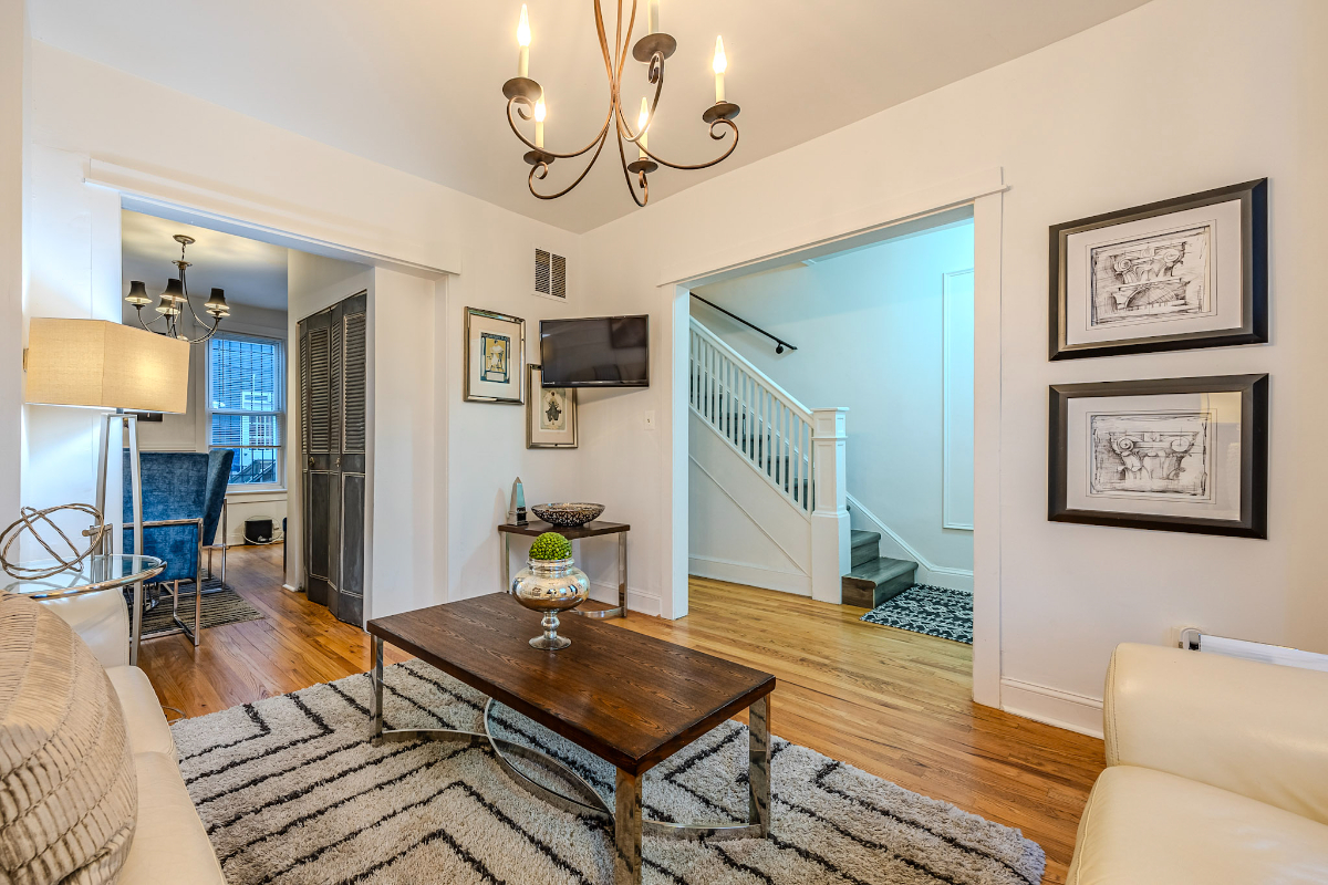 Beautiful Quaint impeccably decorated near, public transportation, restaurants and downtown, furnish - Photo 4