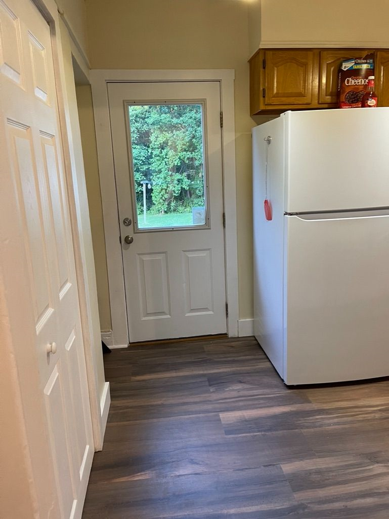 Beautiful fully furnished 3 bedroom 1.5 bath apartment - Photo 2