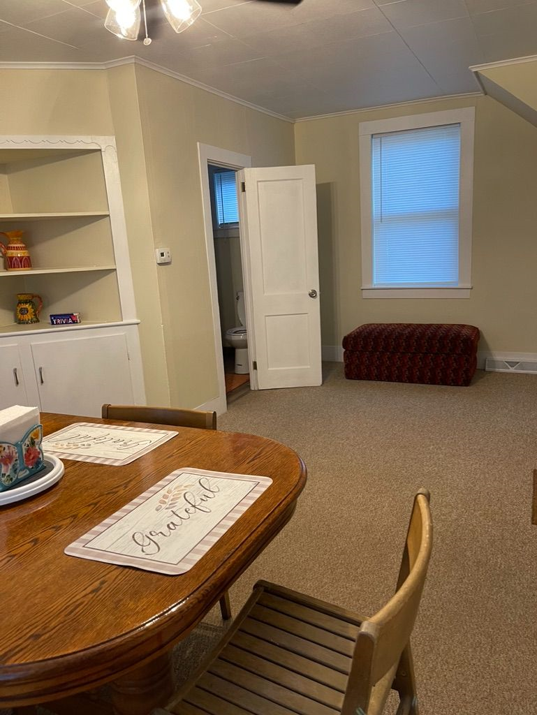 Beautiful fully furnished 3 bedroom 1.5 bath apartment - Photo 3