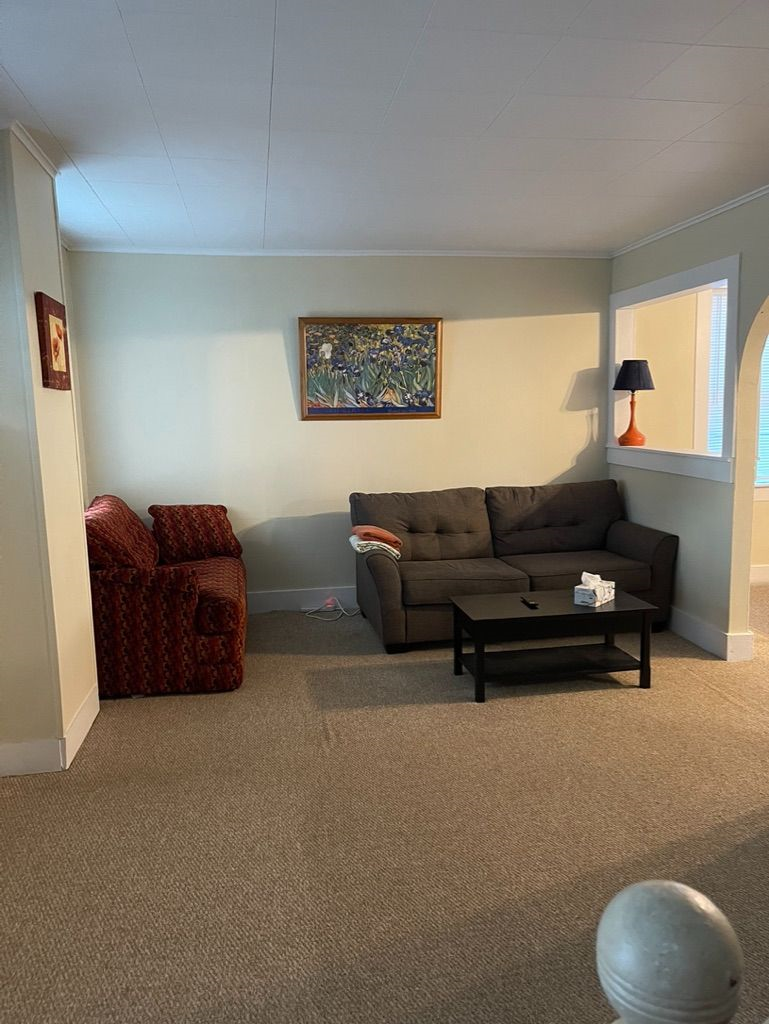 Beautiful fully furnished 3 bedroom 1.5 bath apartment - Photo 9