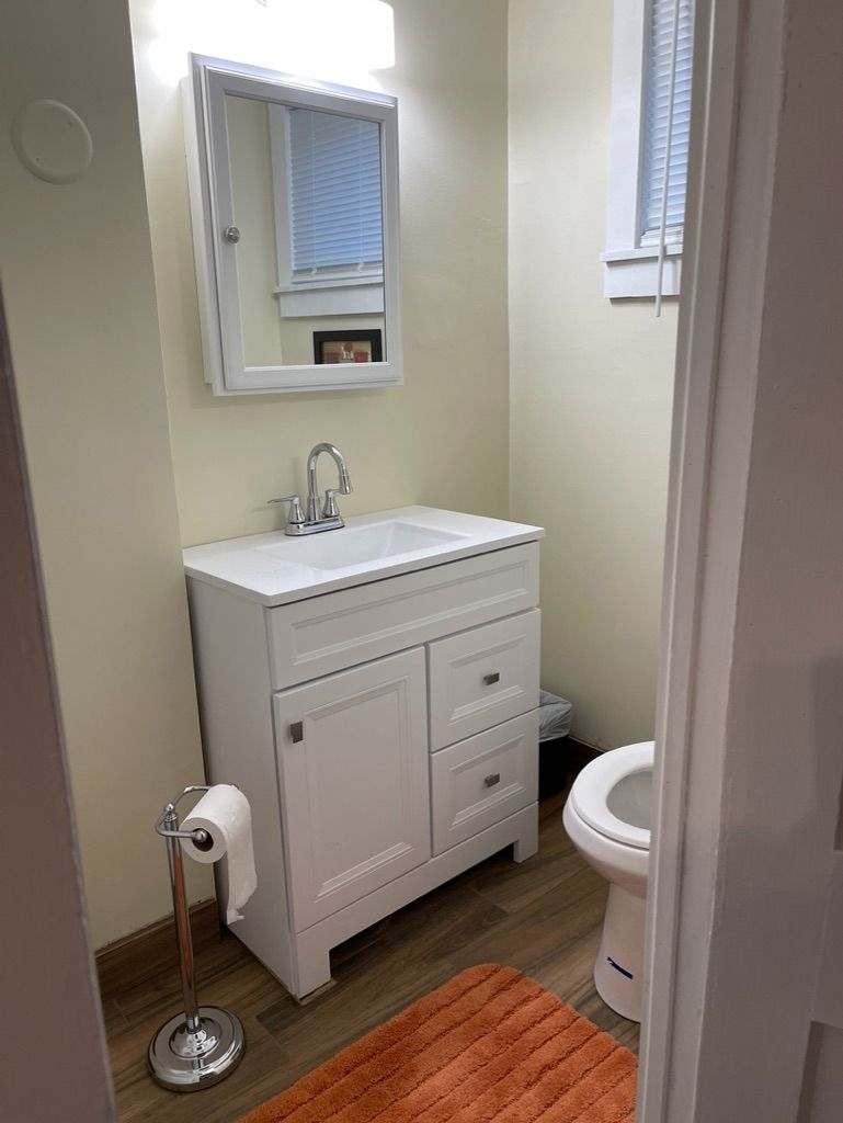 Beautiful fully furnished 3 bedroom 1.5 bath apartment - Photo 7