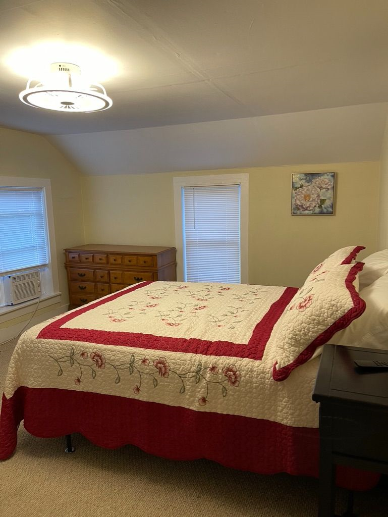 Beautiful fully furnished 3 bedroom 1.5 bath apartment - Photo 12