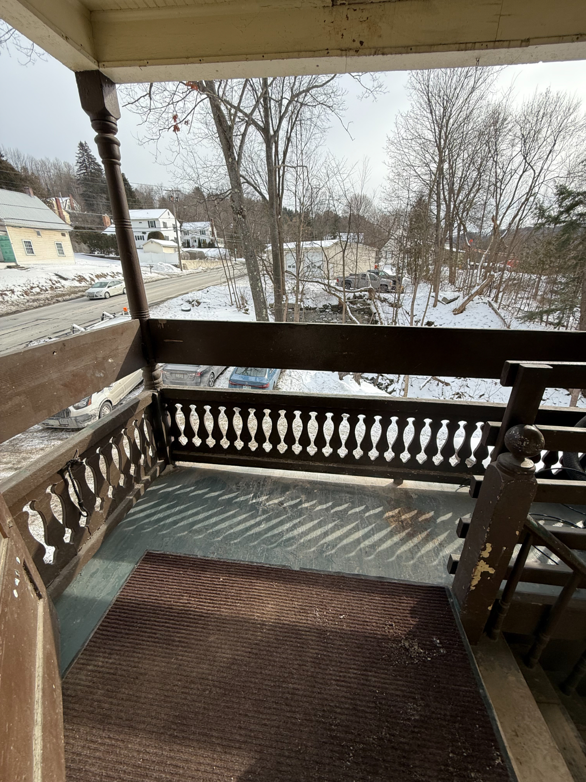 Nice 750+ square foot one bedroom with a porch.  $1400 all inclusive furnished, heath, internet and  - Photo 3