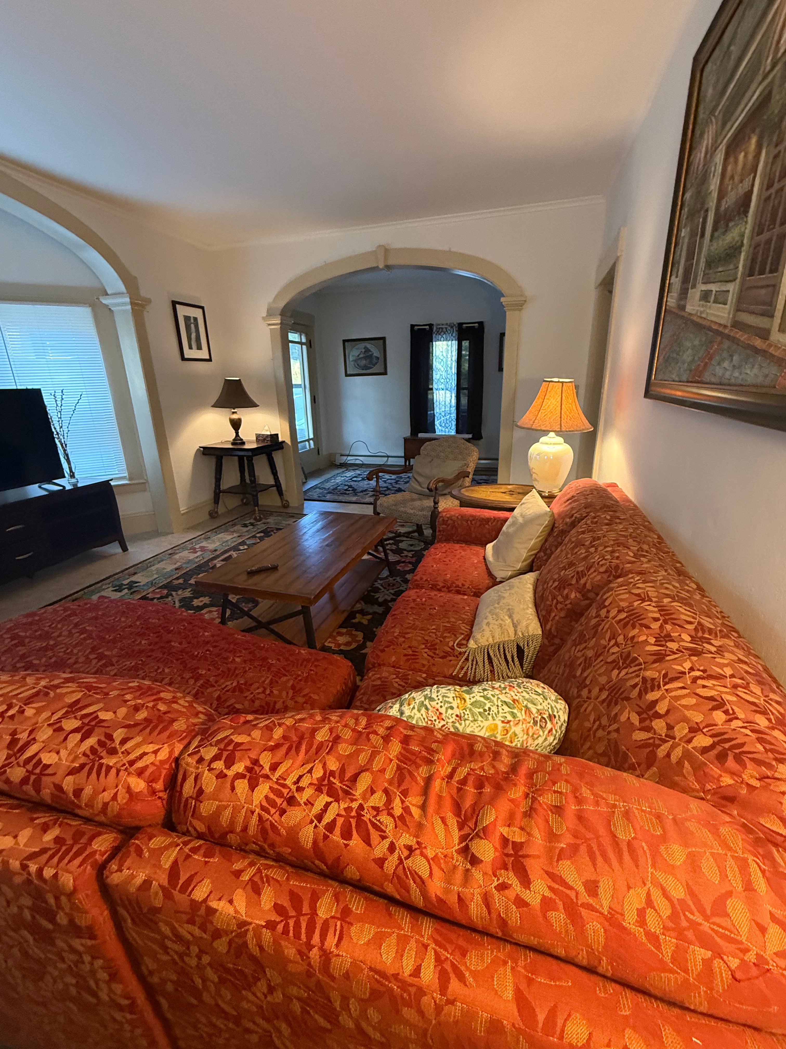 Nice 750+ square foot one bedroom with a porch.  $1400 all inclusive furnished, heath, internet and  - Photo 12