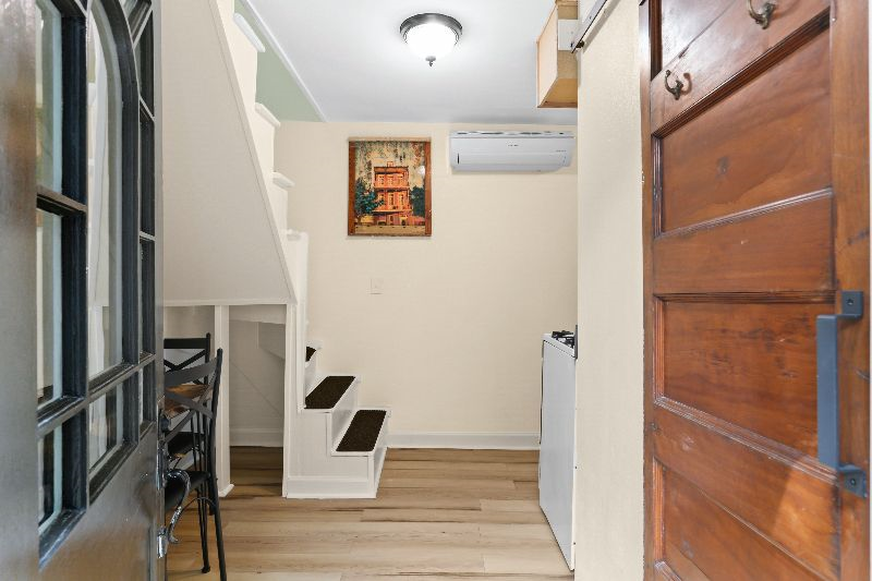 Lovely One Bedroom Steps to Magazine Street - Photo 6
