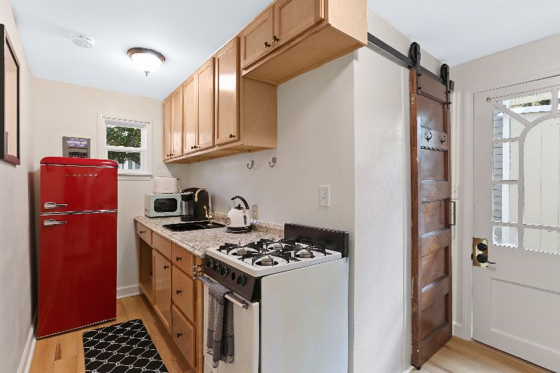 Lovely One Bedroom Steps to Magazine Street - Photo 5
