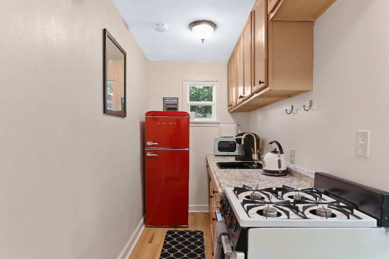 Lovely One Bedroom Steps to Magazine Street - Photo 4