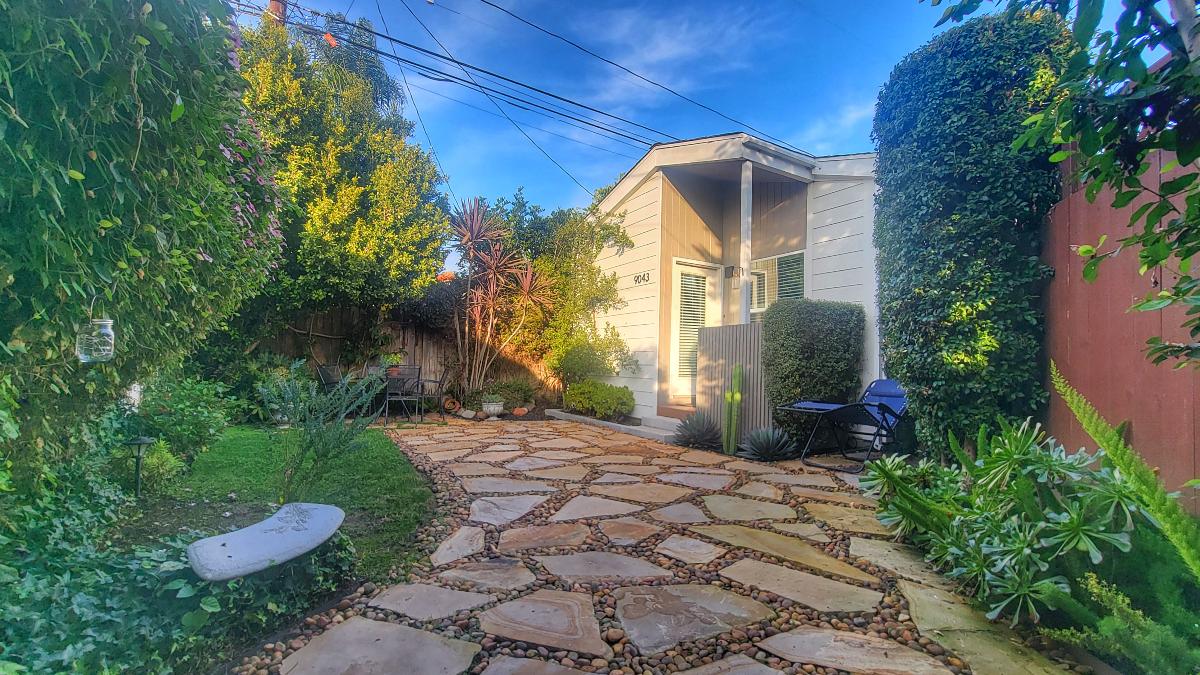 Private Beverlywood Studio Cottage w/Yard Just One Mile from Downtown Culver City - Photo 2