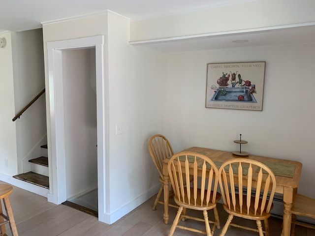 Bedroom in recently renovated house - Photo 8