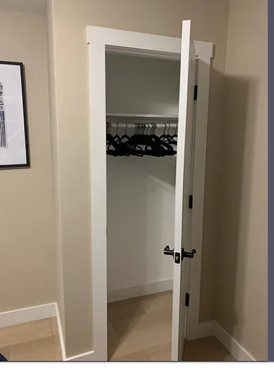 Bedroom in recently renovated house - Photo 6