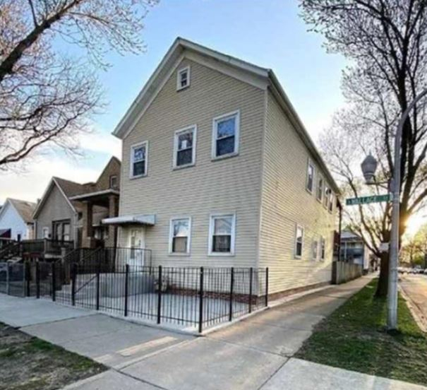 2 Bedroom 1st Floor Apartment in Chicago IL