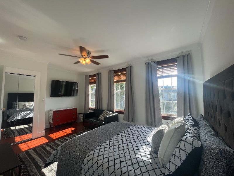 Comfy Stay 1-Bedroom - Photo 9