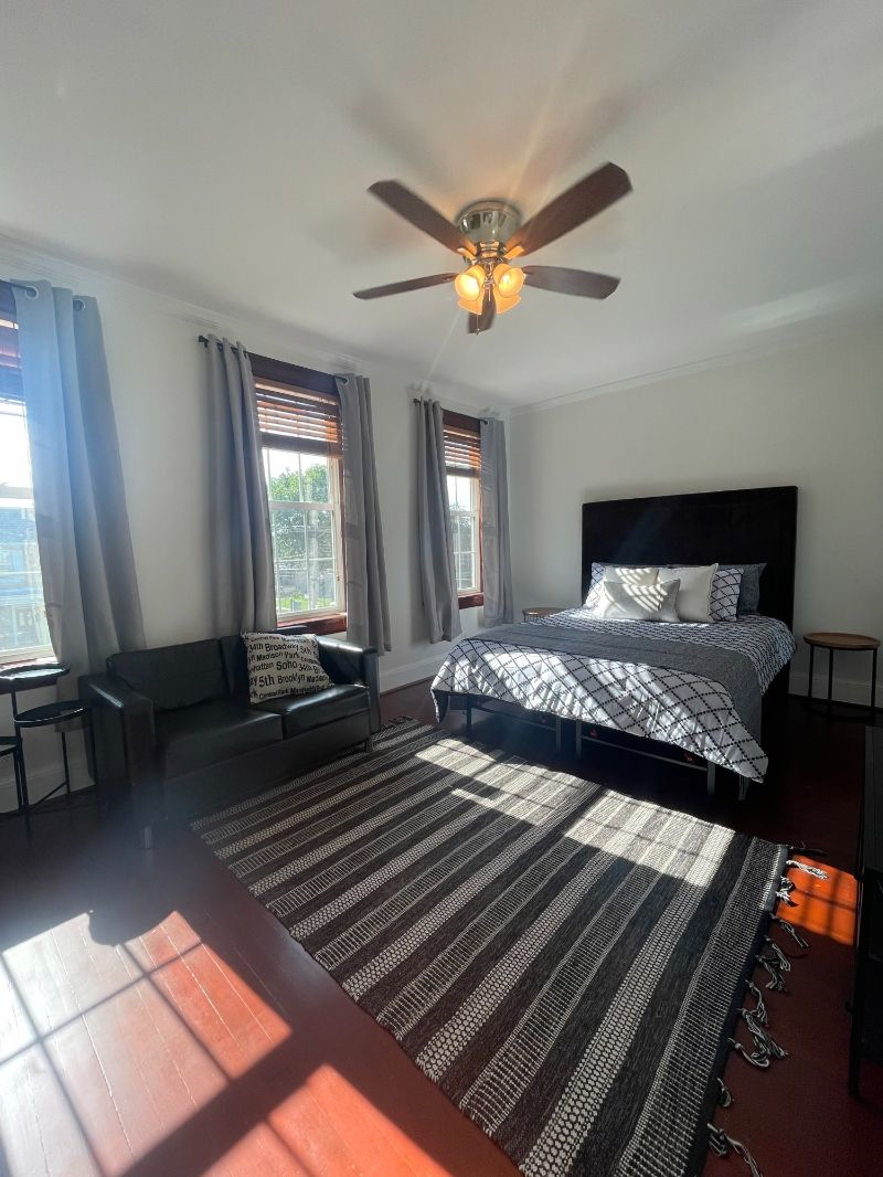 Comfy Stay 1-Bedroom - Photo 10
