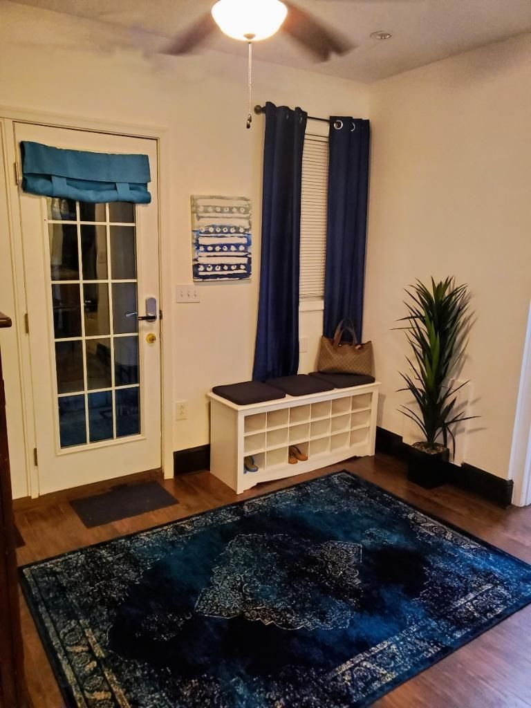 Comfy Stay 1-Bedroom - Photo 6