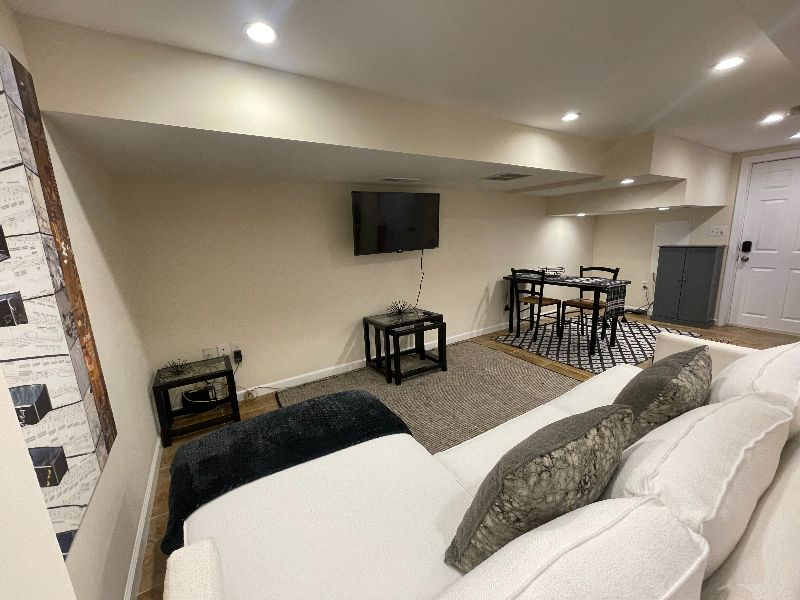 Comfy Stay 1-Bedroom - Photo 4