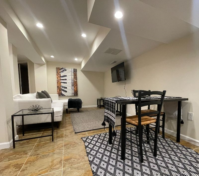 Comfy Stay 1-Bedroom - Photo 3