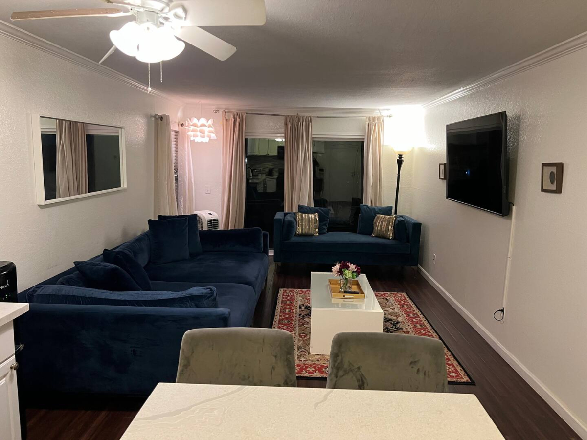 Bright and Cozy Centrally Located Modern Condo Near Sharp Hospital Assigned Parking - Photo 3