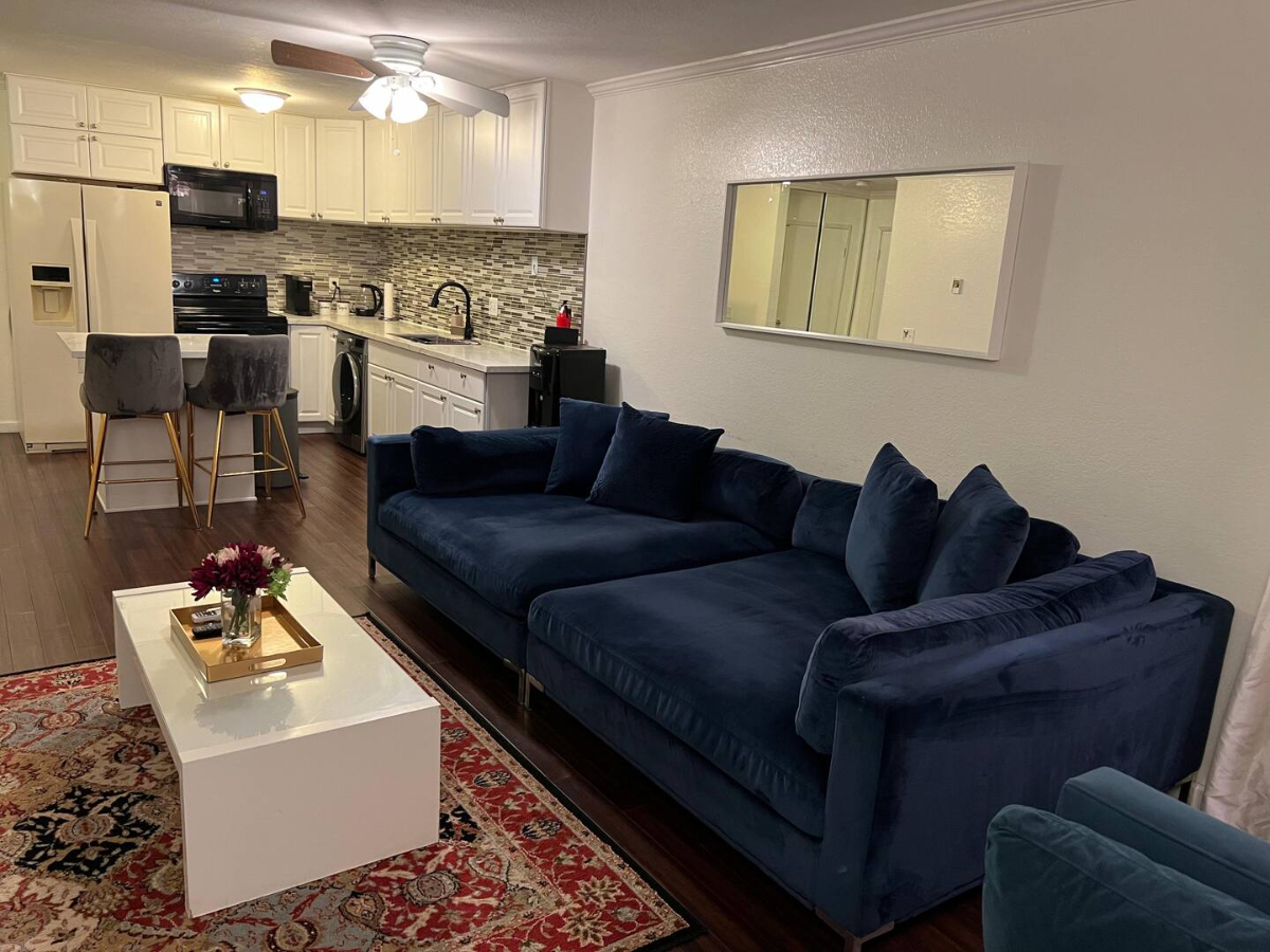 Bright and Cozy Centrally Located Modern Condo Near Sharp Hospital Assigned Parking - Photo 4