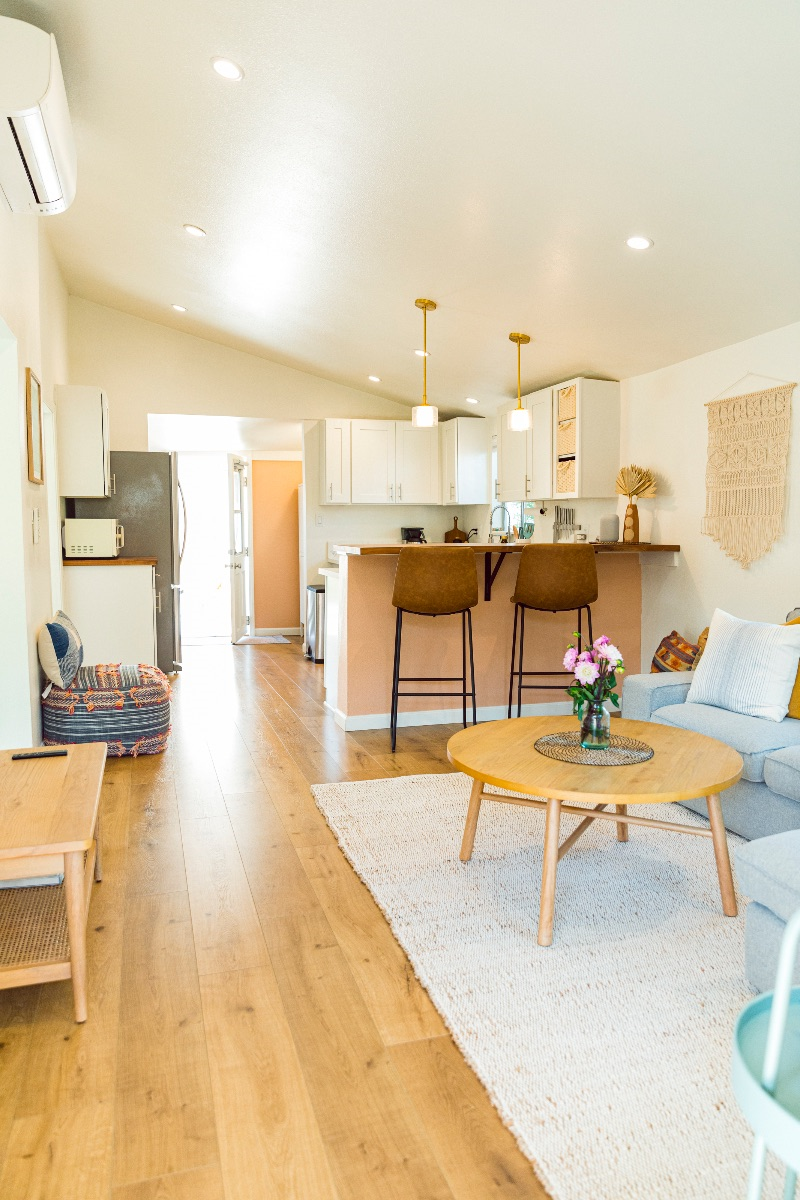 Cozy Private Bungalow- Just minutes from the beach - Photo 2