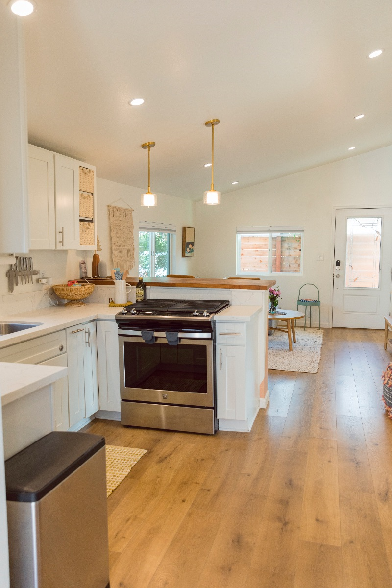 Cozy Private Bungalow- Just minutes from the beach - Photo 4