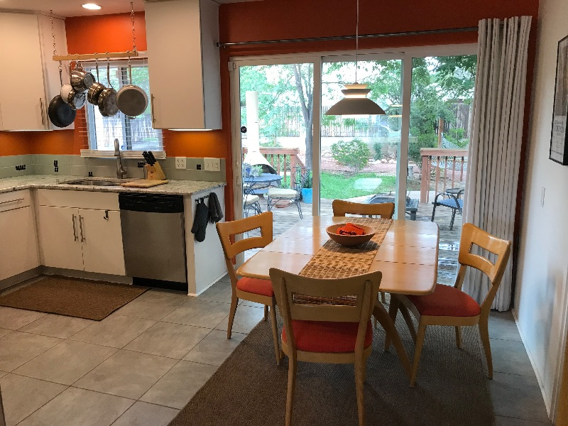 Warm and bright, freshly updated vintage 1950's midtown Albuquerque home close to hospitals, univers - Photo 2