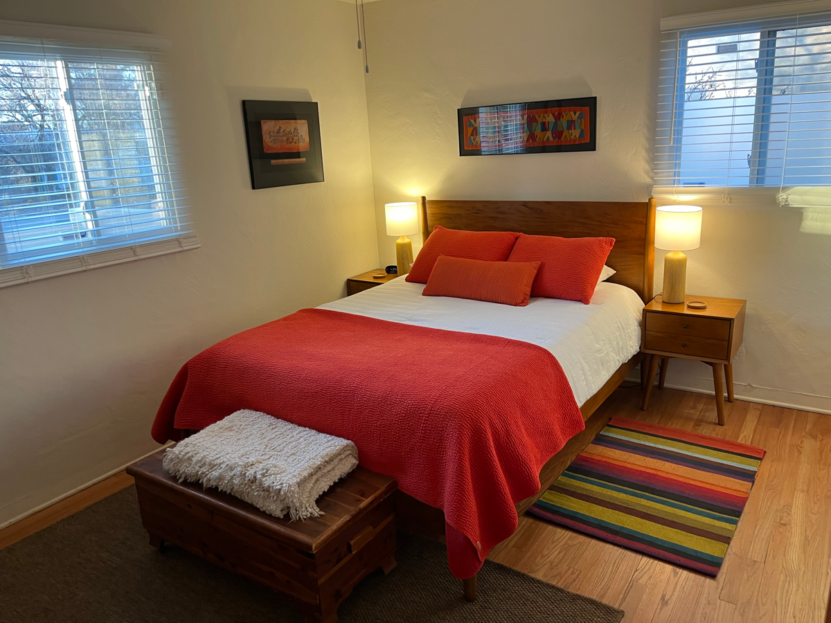 Warm and bright, freshly updated vintage 1950's midtown Albuquerque home close to hospitals, univers - Photo 9