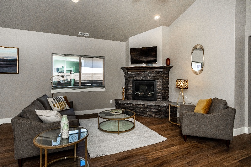3 bed/ 2bath Furnished Single Level - Photo 3