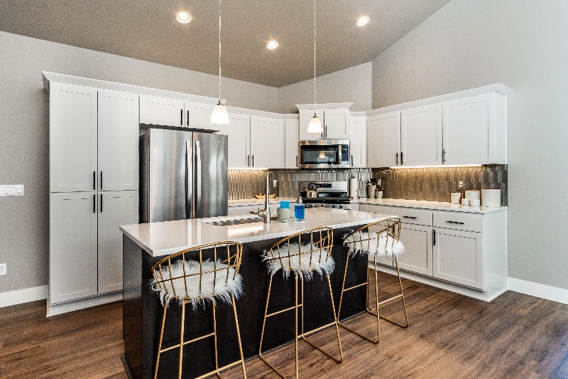 3 bed/ 2bath Furnished Single Level - Photo 4