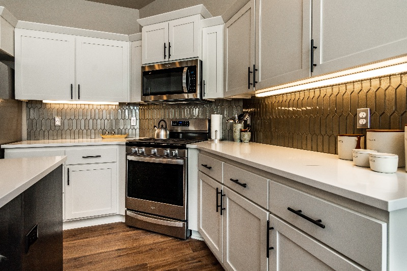 3 bed/ 2bath Furnished Single Level - Photo 6