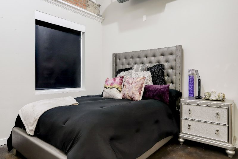 Fantastic Luxury Loft Condo with Direct Metrorail Access , On Property Eateries , Concierge Service  - Photo 3