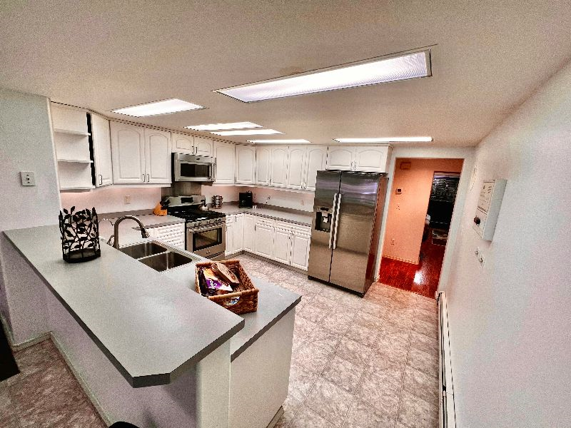 Large 4 Bedroom Spacious Unit - Ground Floor