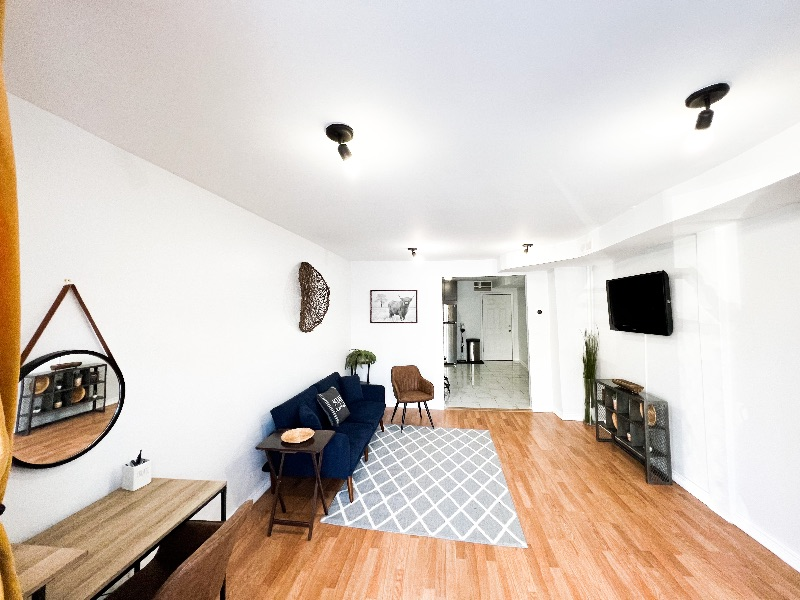 2 Bed 1 Bath apartment in Residential neighborhood