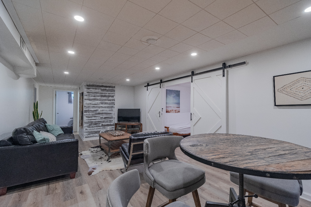 Convenient Unit DEN/Boulder with Private Yard!