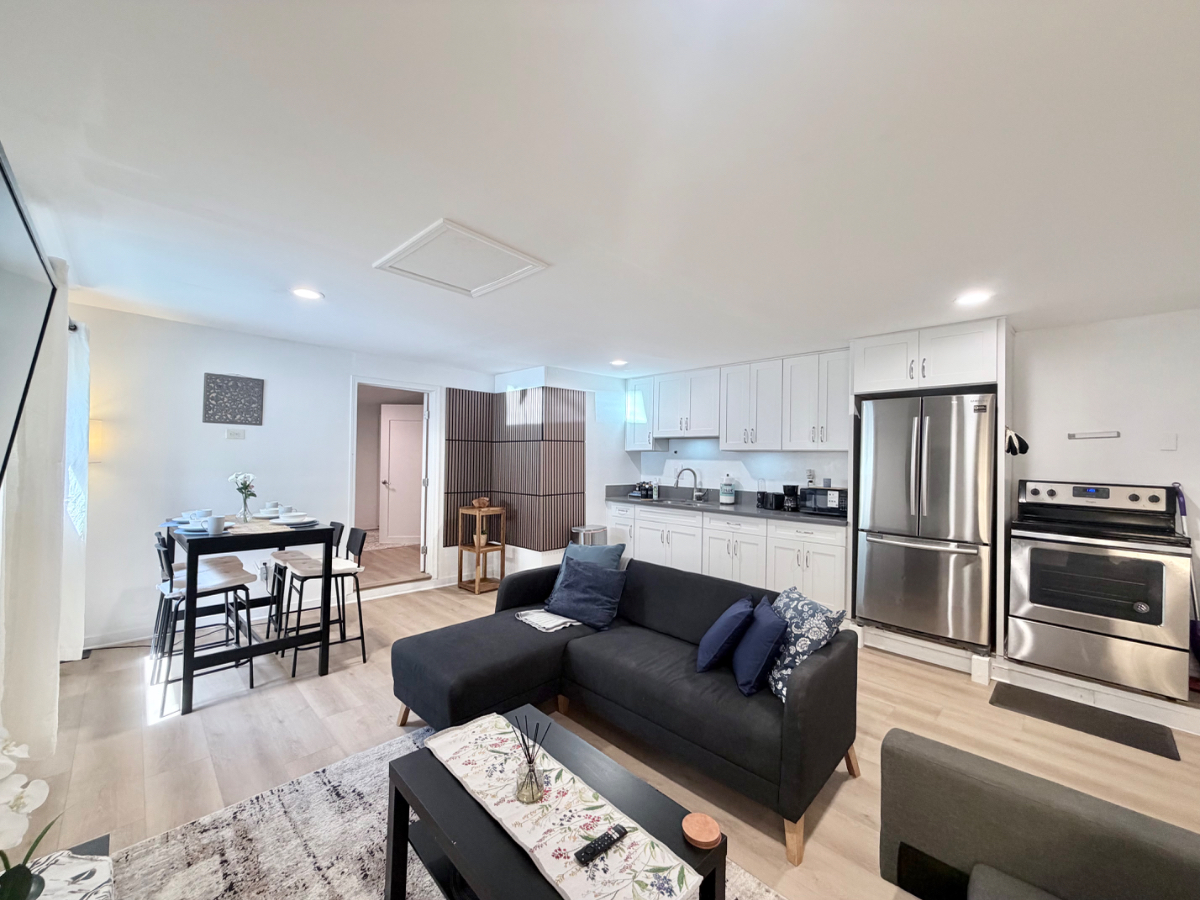 Modern One-bedroom Guest House w/ Charming Patio - Photo 2