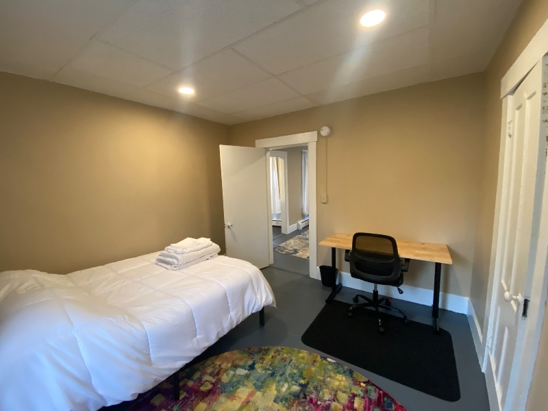 READ GREAT REV IEWS. APT 2. 2 BEDROOM. ALL INCL. - Photo 2