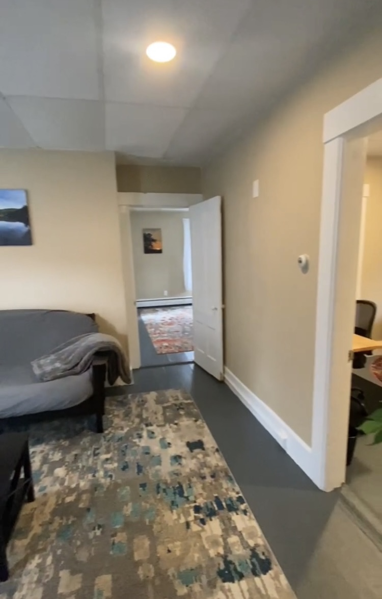 READ GREAT REV IEWS. APT 2. 2 BEDROOM. ALL INCL. - Photo 3