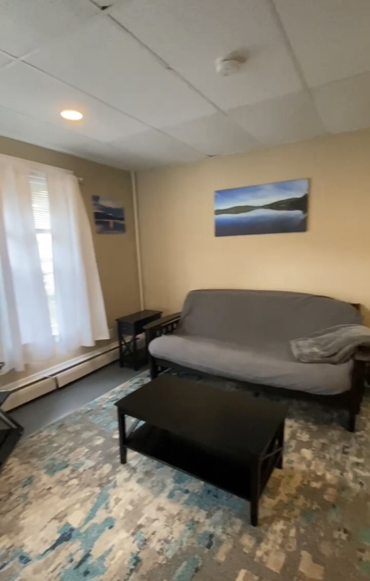 READ GREAT REV IEWS. APT 2. 2 BEDROOM. ALL INCL. - Photo 4