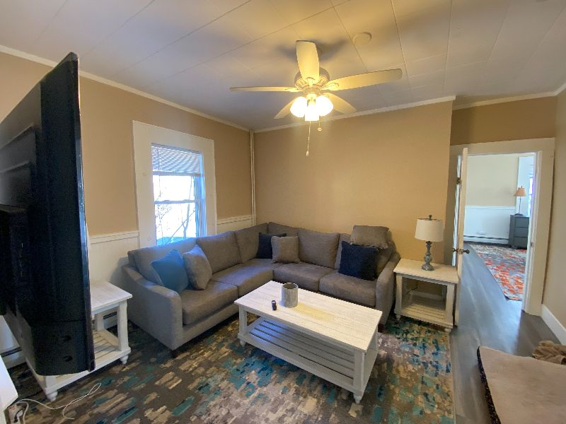 READ GREAT REV IEWS. APT 2. 2 BEDROOM. ALL INCL. - Photo 2