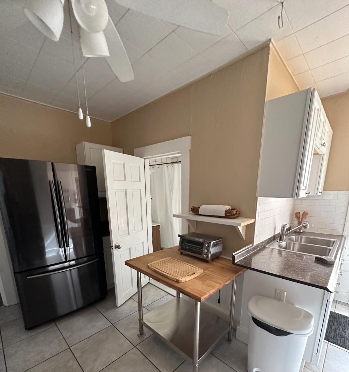 READ GREAT REV IEWS. APT 2. 2 BEDROOM. ALL INCL. - Photo 6